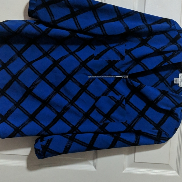 3/4 sleeve 2 pocket blouse - Picture 2 of 3